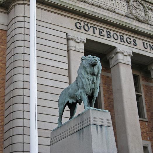 Göteborgs Universitet huvudbyggnad med lejon